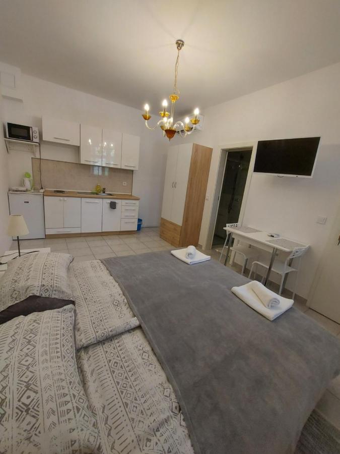 Studio Apartments Ana & Mia Vis Eksteriør billede