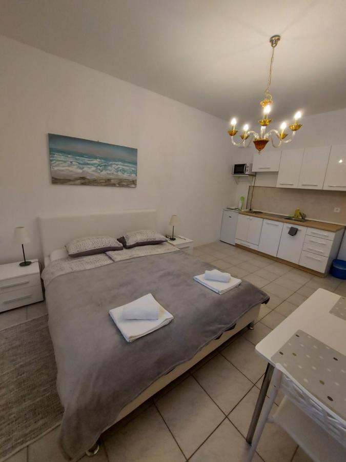 Studio Apartments Ana & Mia Vis Eksteriør billede